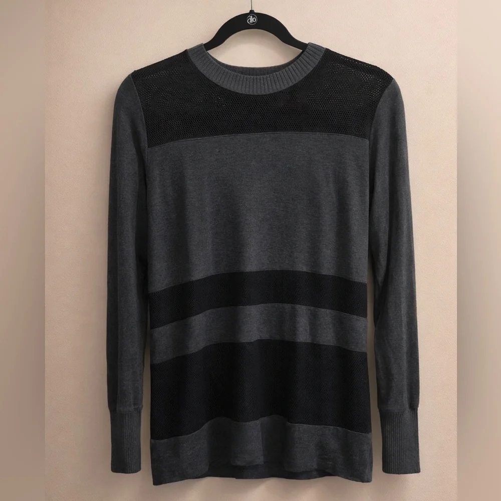 ALO Yoga Long Sleeve Crewneck Tee in Charcoal and Black